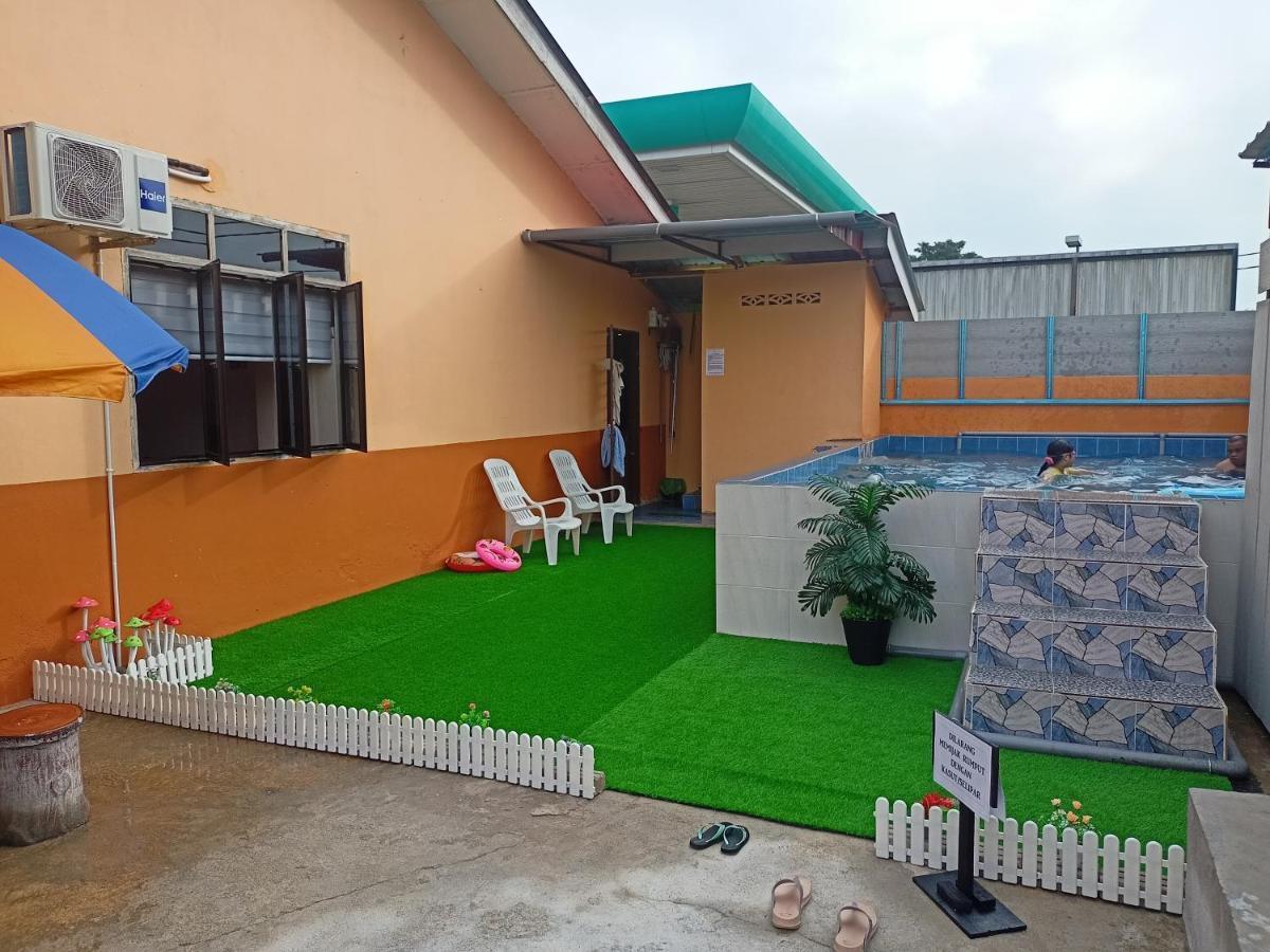 Ns Homestay Private Pool Tanah Merah  Esterno foto