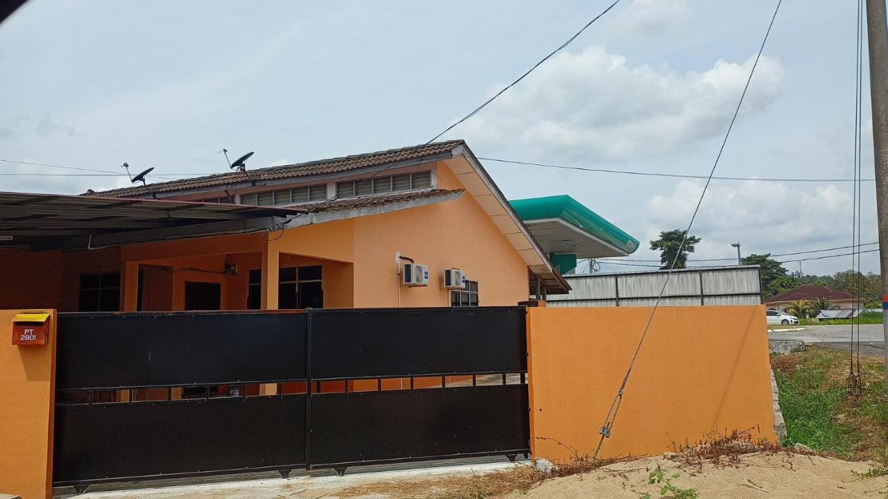 Ns Homestay Private Pool Tanah Merah  Esterno foto
