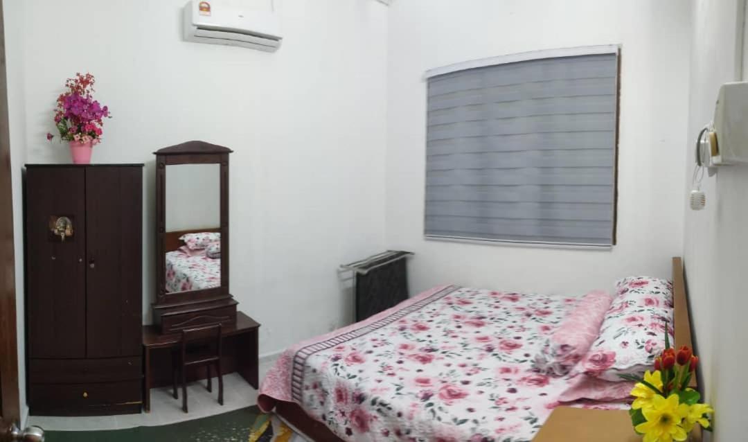 Ns Homestay Private Pool Tanah Merah  Esterno foto