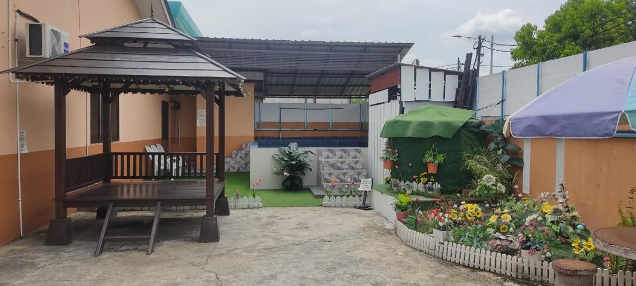 Ns Homestay Private Pool Tanah Merah  Esterno foto